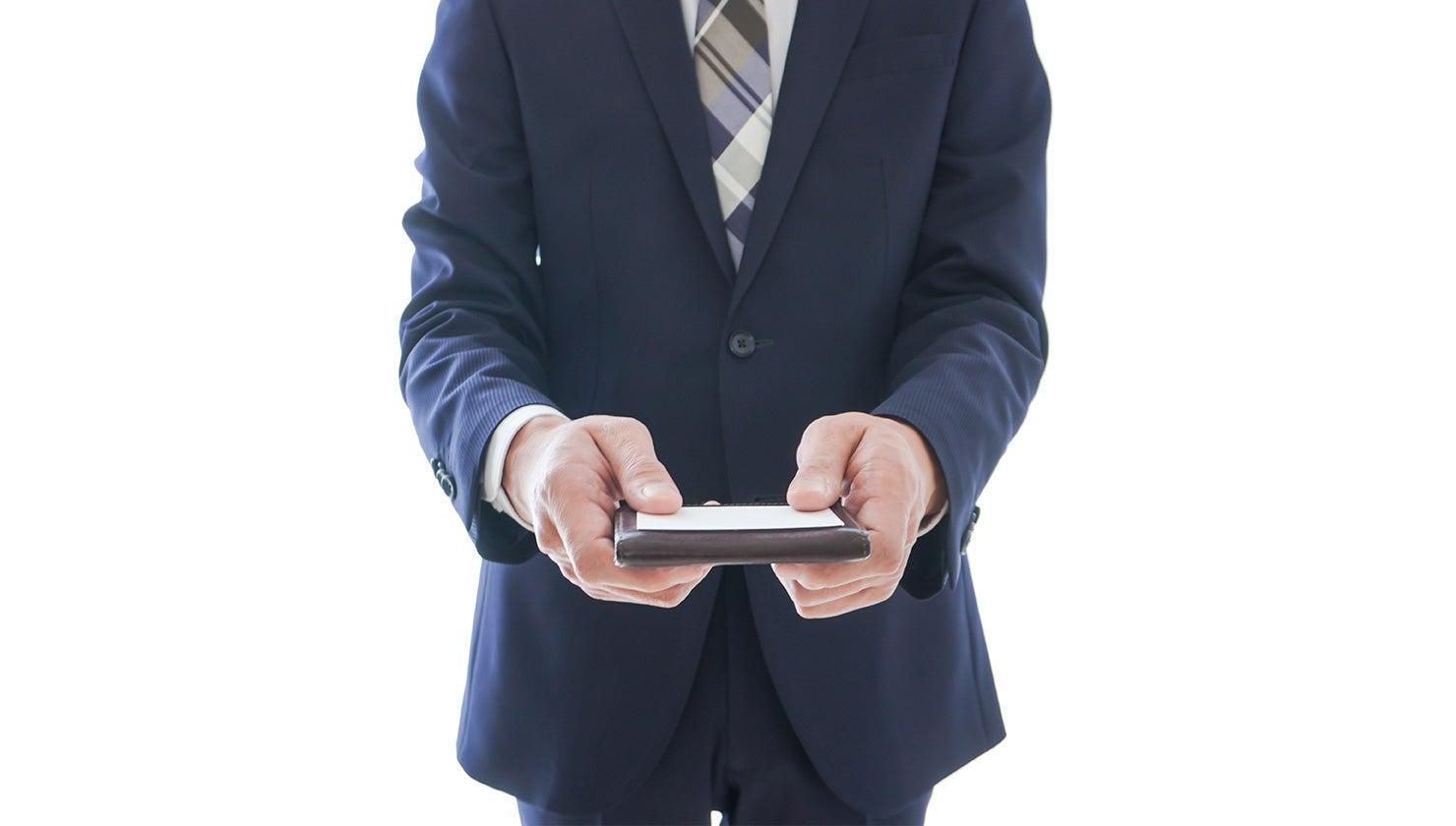 大学生も名刺が必要？ 就活時に用意するメリットや作り方、マナーを解説